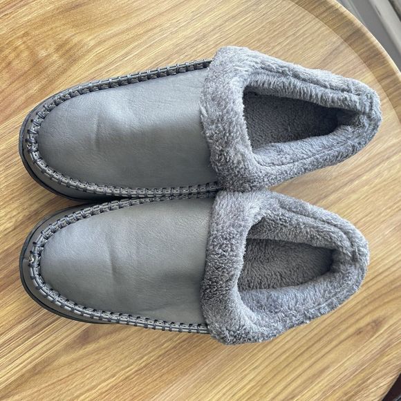New Men's Slipper Moccasin Size 6-7 Dark Gray Faux Fur - Picture 15 of 17